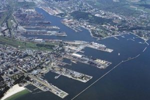 Blick auf den großen Hafen
