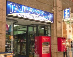 Fahrkarten gibt es im Tabacchi