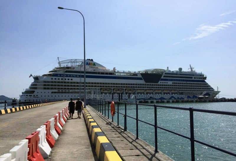 AIDAbella auf Langkawi