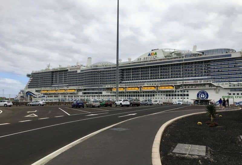 AIDAnova an der Muelle Cruceros Naos