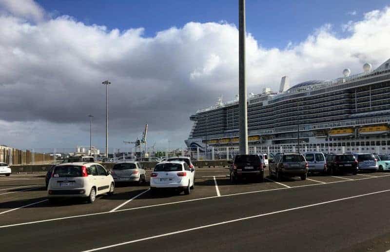 AIDAnova an der Muelle de Cruceros