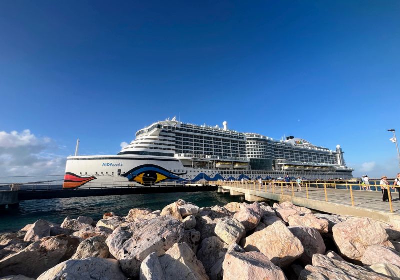 AIDAperla am Mega Cruise Terminal
