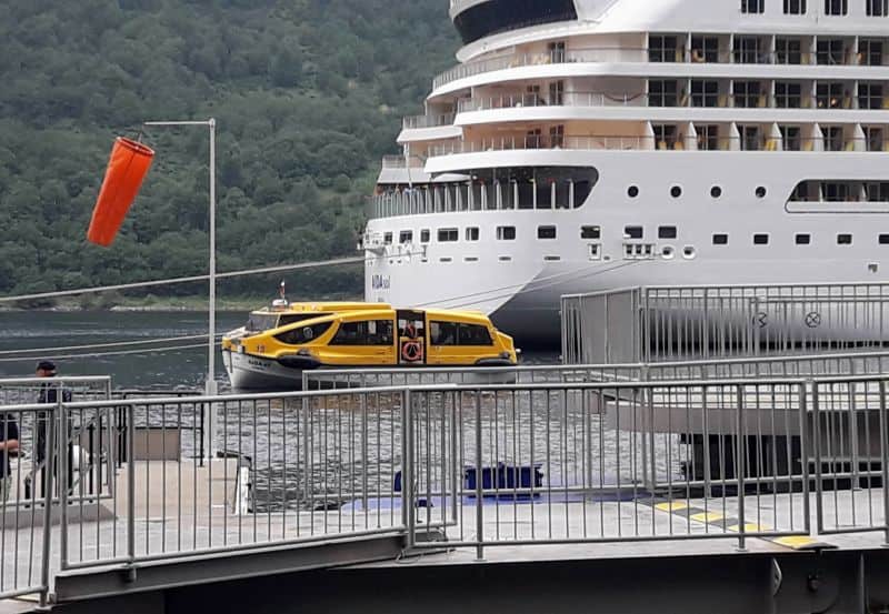 AIDAsol tendert in Geiranger