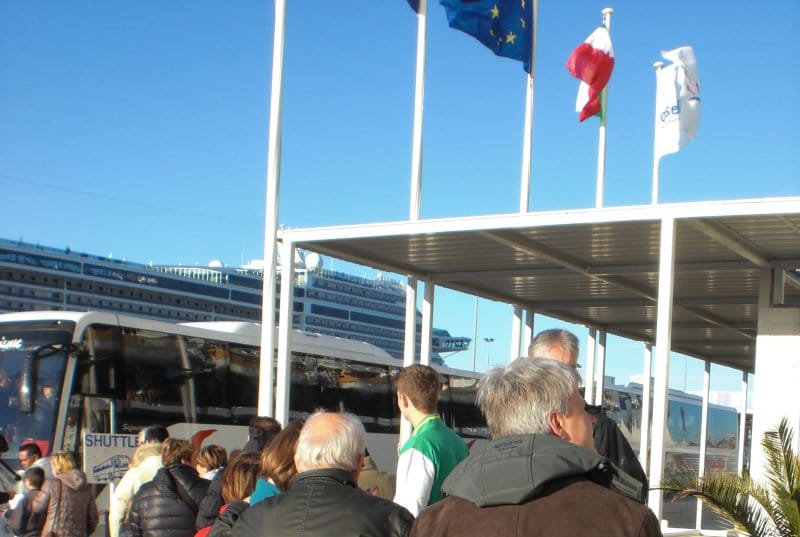 Shuttlebus am Marseille Cruise Terminal