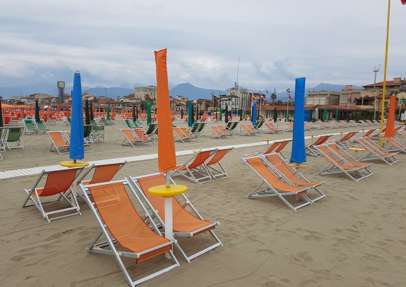 In Livorno auf eigene Faust an den Strand von Viareggio