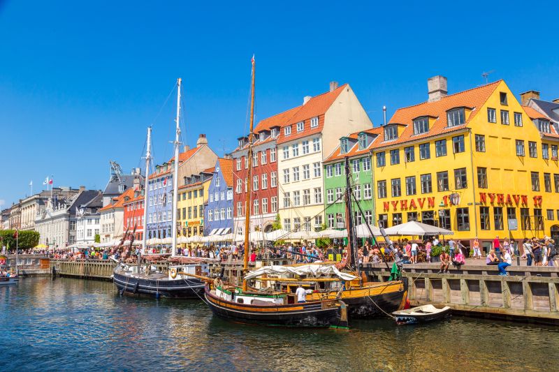 Am schönen Nyhavn beginnen die Kanaltouren