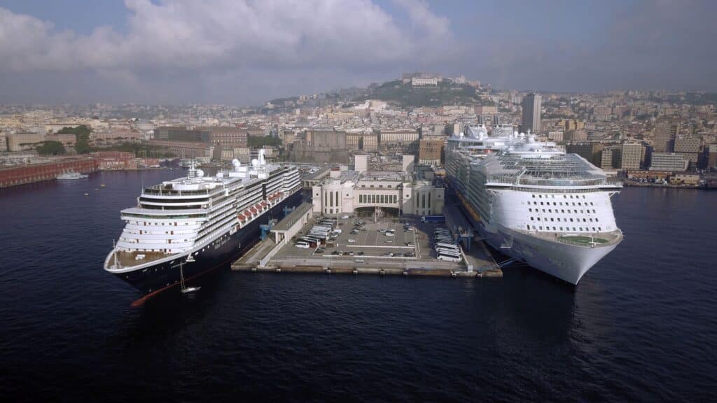Harmony of the Seas in Neapel