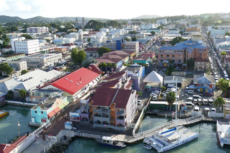 Blick Vom Schiff über St. John's mit der Kathedrale