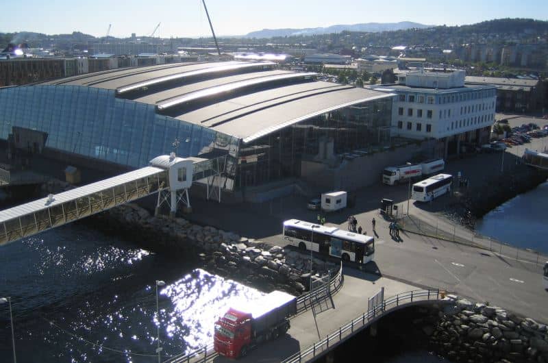 Blick auf das Pirbadet am Turistskipskaia in Trondheim