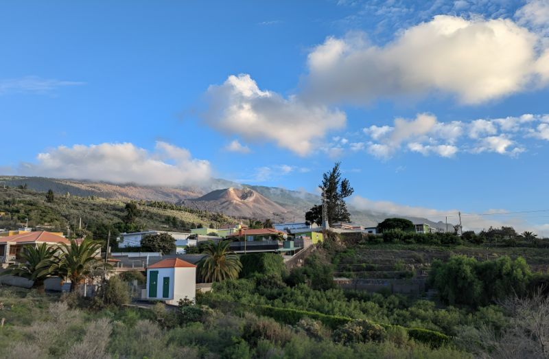 Blick auf den Vulkankegel Tajogaite auf La Palma