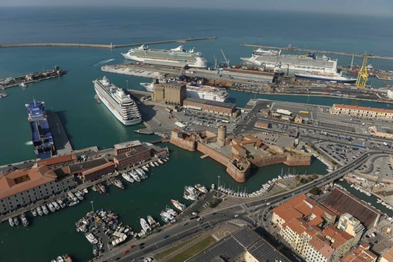 Blick auf den großen Hafen