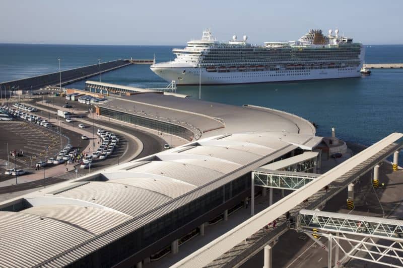 Blick auf die Cruise Terminals A und B