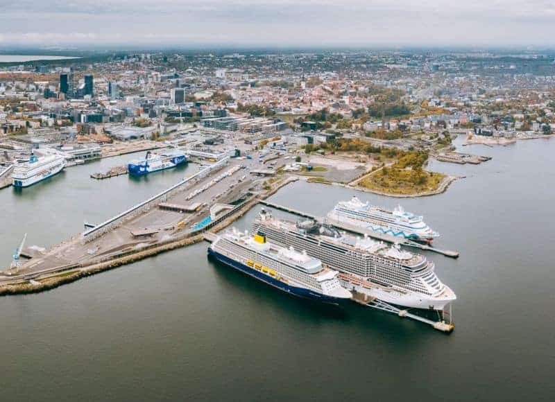 Blick auf die Liegeplätze und das neue Cruise Terminal