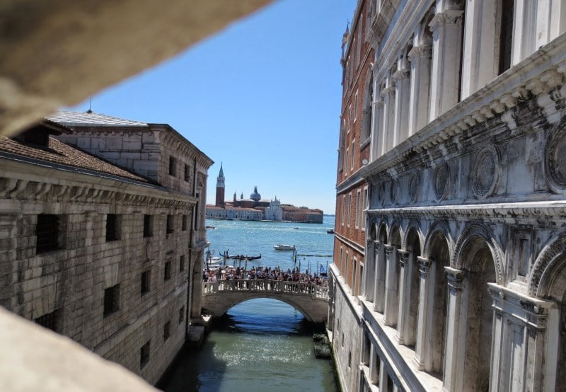 Blick aus der Seufzerbrücke