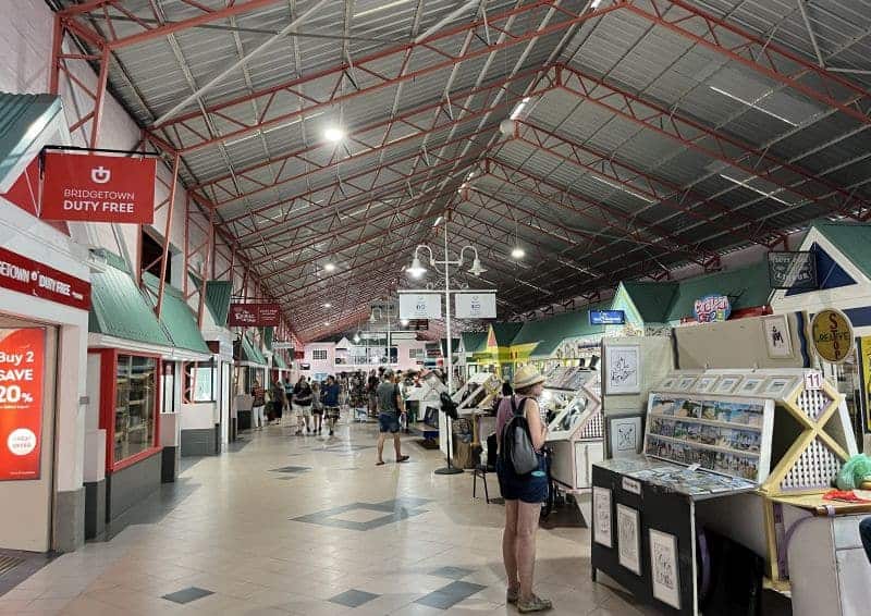 Blick in das Barbados Cruise Terminal