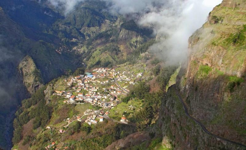 Blick ins Nonnental auf Madeira