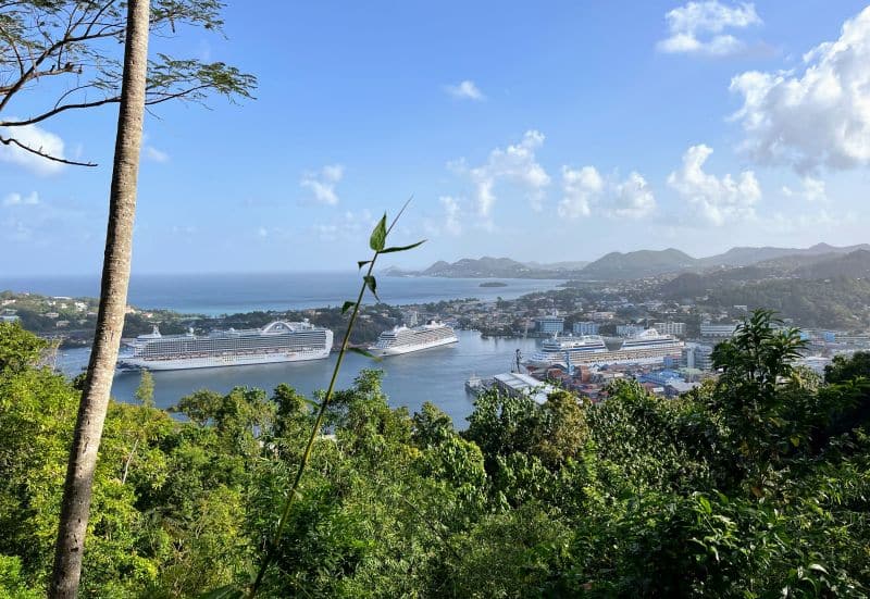 Blick vom Castries City View Point auf das St. Lucia Cruise Terminal