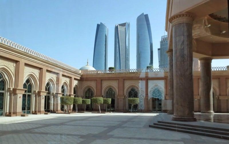 Blick aus dem Emirates Palace zu den Etihad Towers