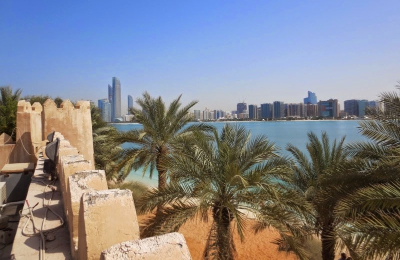 Blick vom Heritage Village auf Abu Dhabi 