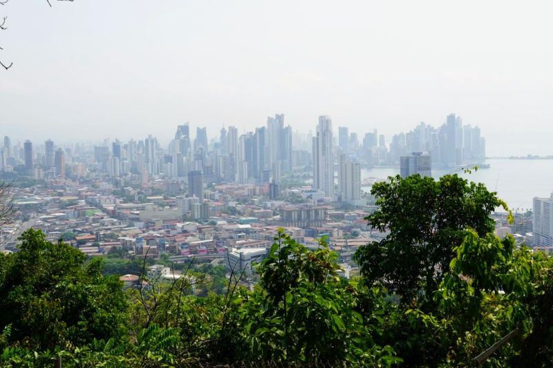 Blick vom Parque Natural Metropolitano auf die Stadt