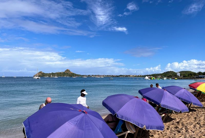 Blick vom Reduit Beach in Richtung Pigeon Island