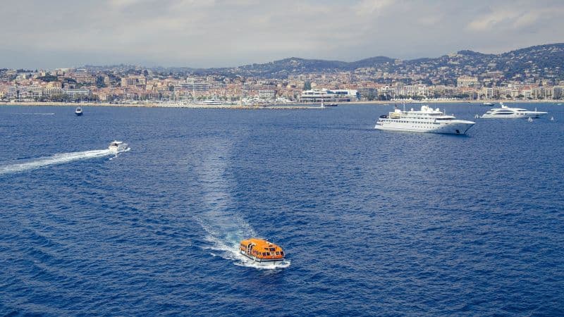 Cannes auf eigene Faust mit dem Tenderboot