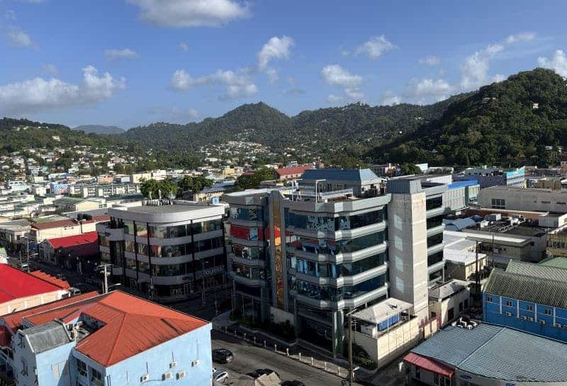 Blick vom Schiff auf die Hauptstadt Castries