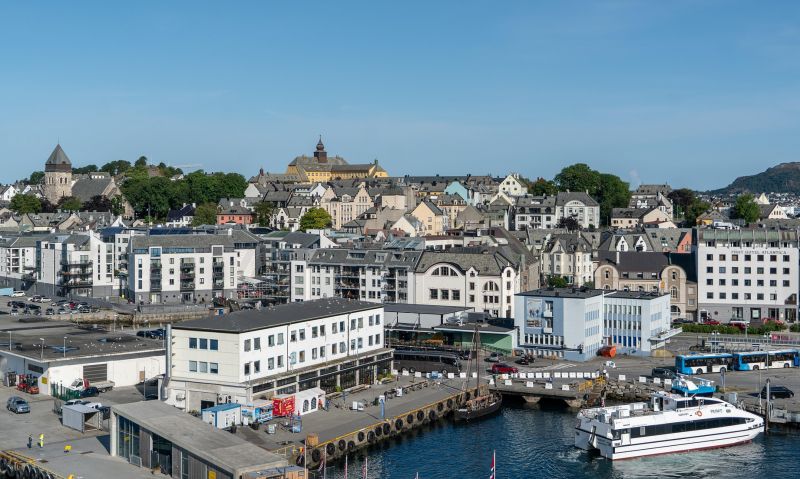 Blick vom Schiff über Ålesund