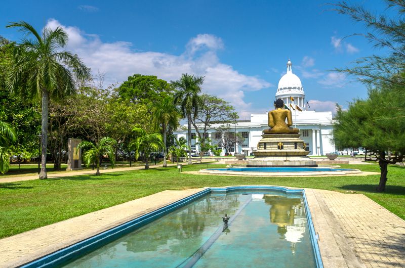 Blick vom Viharamahadevi Park zum Rathaus von Colombo (Sri Lanka)