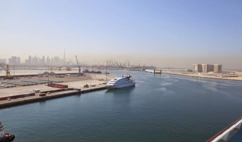 Blick von Port Rashid in Richtung Burj Khalifa
