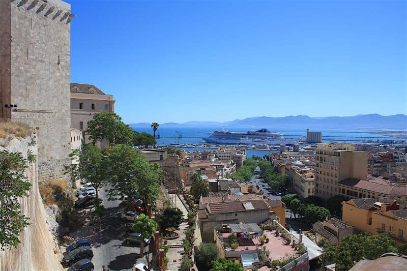 Blick von der Bastione Santa Croce in Cagliari auf eigene Faust