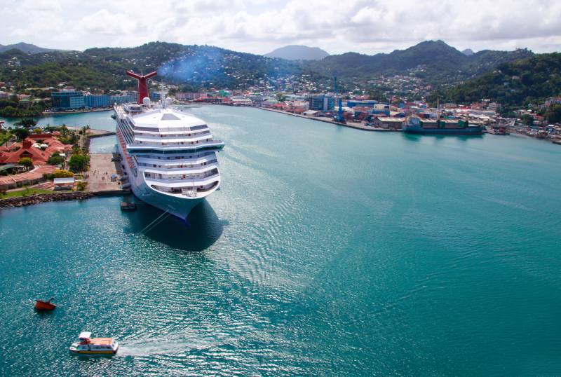 Carnival Kreuzfahrtschiff in Pointe Seraphine
