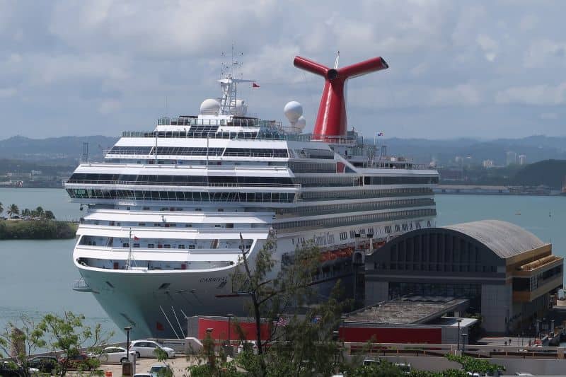 Carnival-Schiff an Pier 4 von San Juan