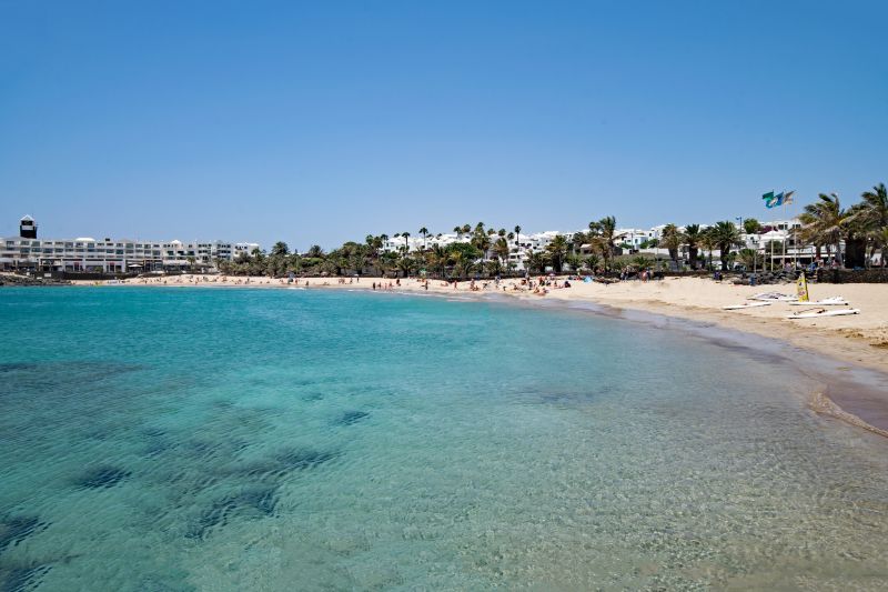 Costa Teguise ist eines der Urlaubszentren auf Lanzarote