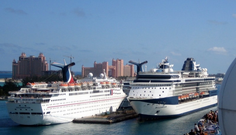 Das Atlantis Hotel vom Schiff aus gesehen