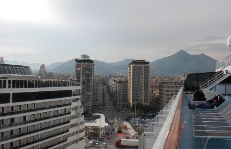 Der Kreuzfahrthafen vo Palermo