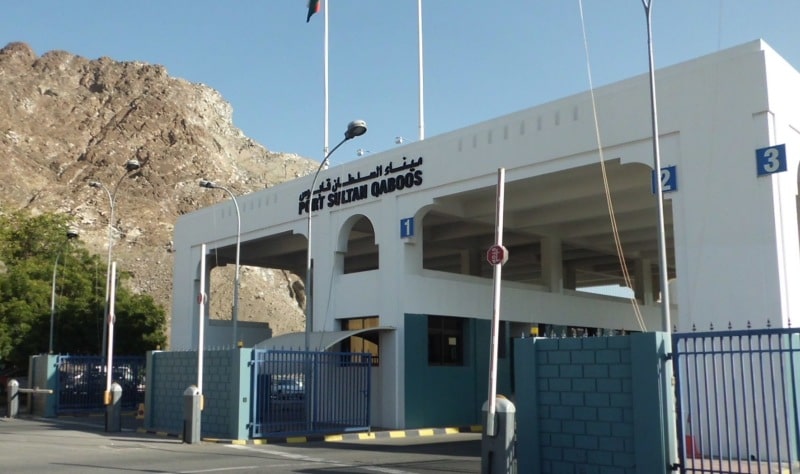 Landausflüge in Muscat beginnen im Shuttlebus zum Hafenausgang
