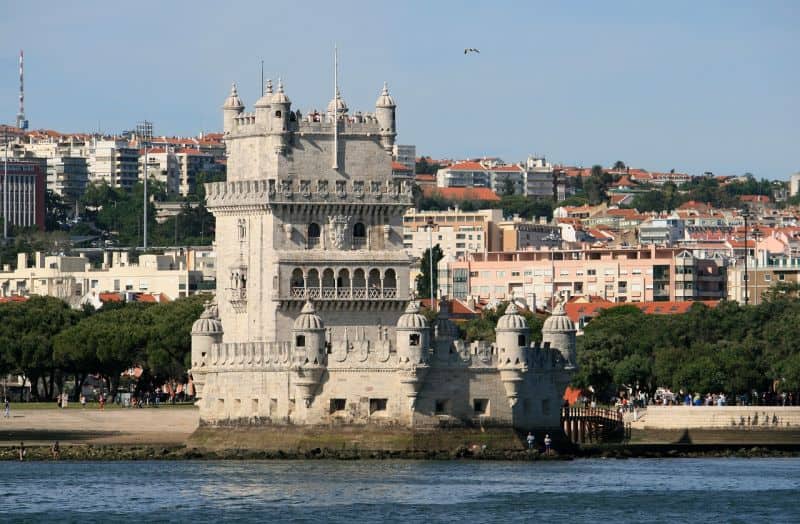 Der Torre de Belem von Tejo aus gesehen