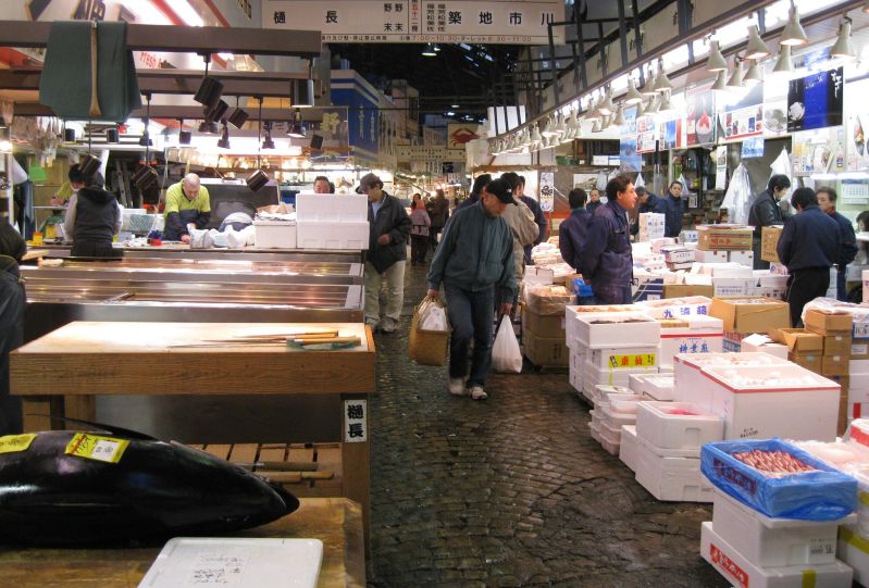 Der alte Tsukiji-Fischmarkt ist nach 80 Jahren umgezogen