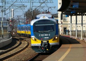 Der blaugelbe Nahverkehrszug