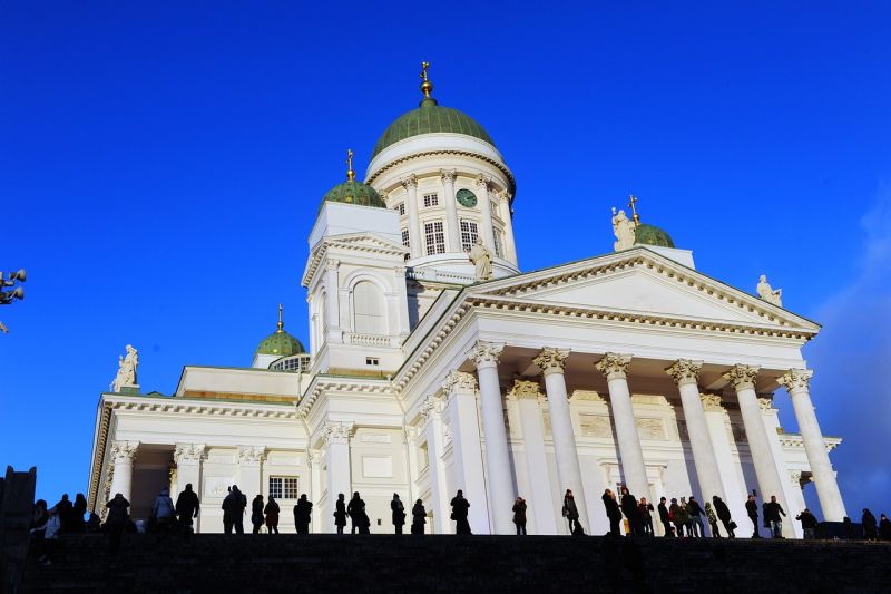 Den schneeweißen Dom zu Helsinki auf eigene Faust besichtigen