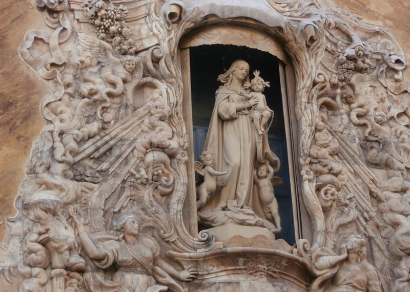 Detail an der Fassade des Palacio del Marqués de Dos Aguas