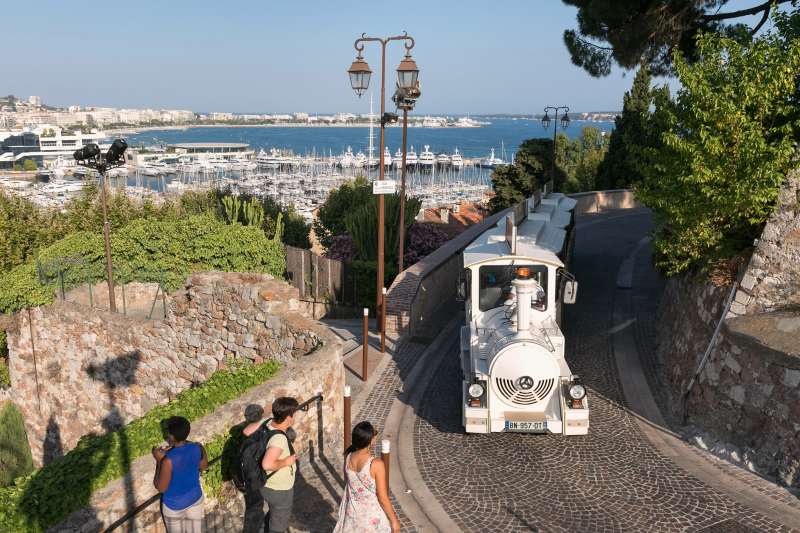 Cannes auf eigene Faust mit der Bimmelbahn