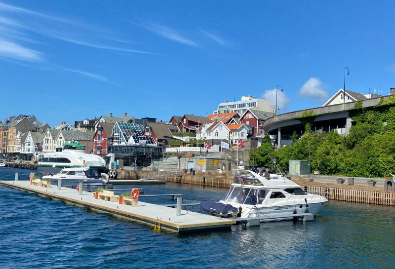 Die Schnellboote nach Røvær starten am Indre kai