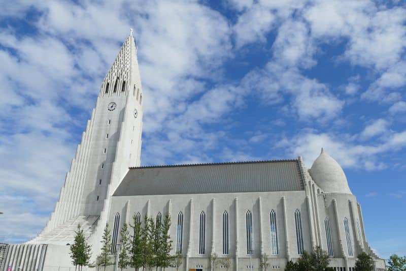 Die Hallgrímskirkja prägt das Stadtbild