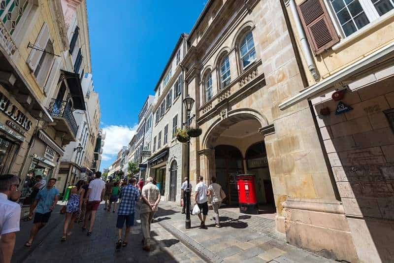 Die Main Street in Gibraltar auf eigene Faust erkunden