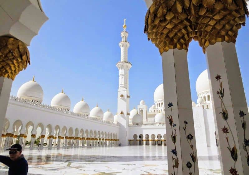 Die Scheich-Zayid-Moschee ist das Topziel für Landausflüge in Abu Dhabi