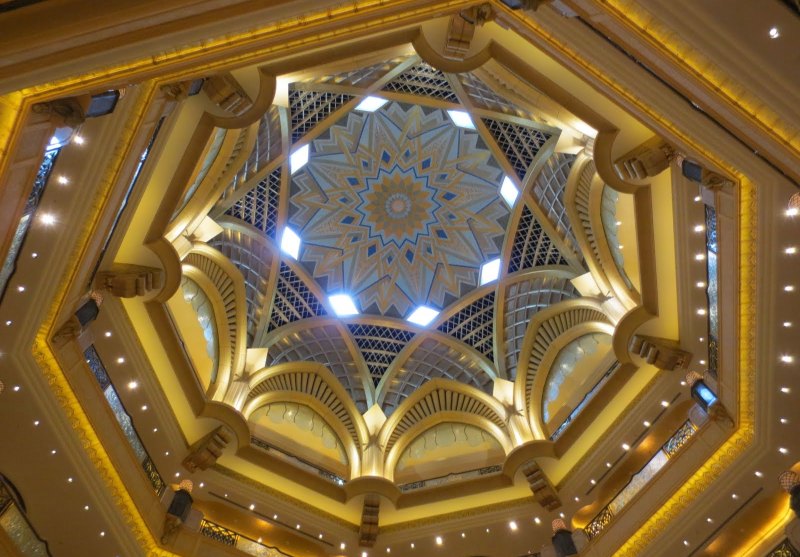 Die große Kuppel im Emirates Palace Hotel