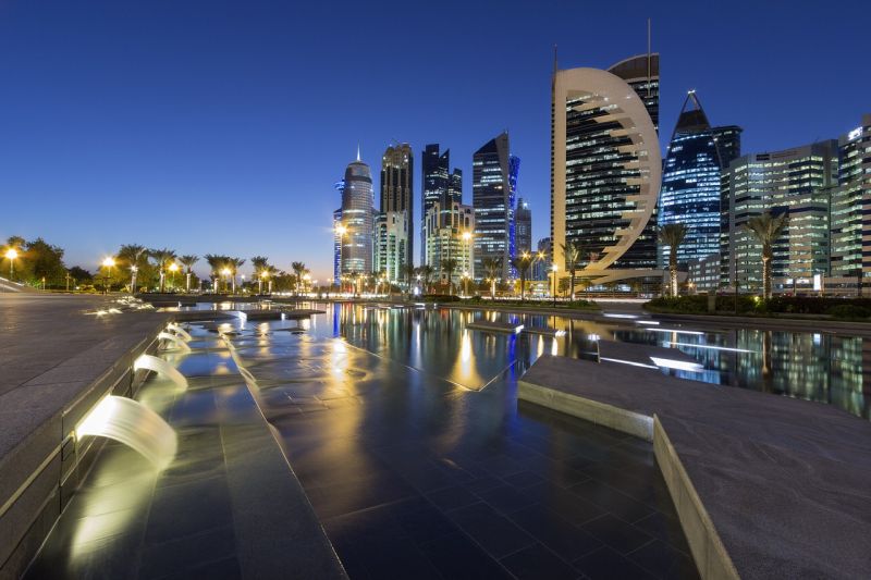 Dohas ikonische Skyline am Abend