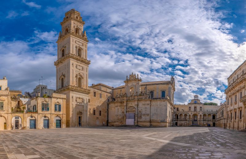 Piazza del Duomo, Campanile und Kathedrale in Lecce